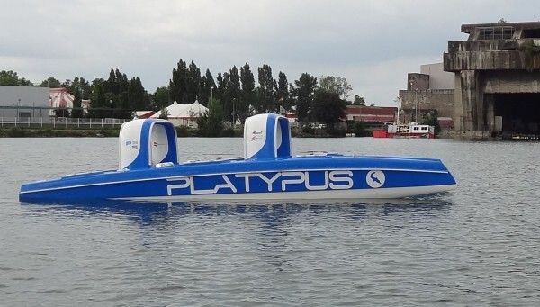 Das elektrisch betriebene Freizeit-Boot Platypus: Es verbindet die zwei Wassersportarten Bootfahren und Tauchen. (Platypus)