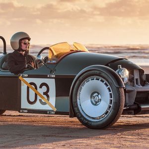 Das Triebwerk ist anders als zuvor nicht mehr von vorne zu sehen; die Frontoptik soll nun eine Reminiszenz an das Düsenzeitalter sein.(Bild:  Nick Dimbleby/Morgan)