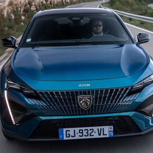 Technisch basiert das Fahrzeug auf der EMP2-Architektur.(Bild:  Peugeot)