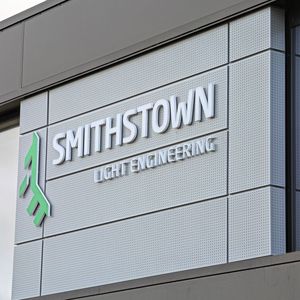 Siège social de Smithstown Light Engineering à Shannon (Irlande).(Source :  Starrag)