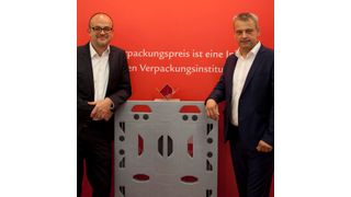 Stefan Frye (GF Zentek, l.) und Jochen Wessels (Key-Account-Manager Utz) freuen sich über den Verpackungspreis 2015 für ihre Zentek-Kunststoffpalette. (Bild: Zentek)