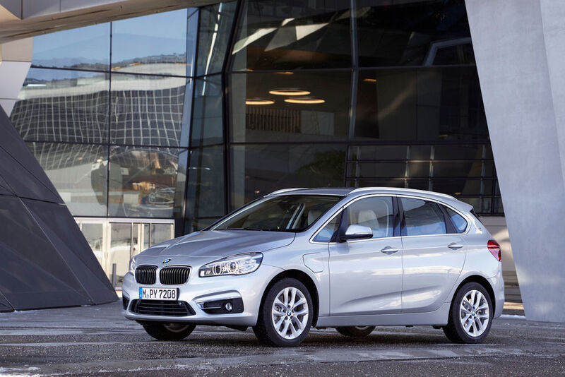 Der Plug-in-Hybrid 225xe ist für BMW ein richtiges Erfolgsmodell – die Produktionskapazitäten sind gut ausgelastet. Mit 2.482 Förderanträgen beim BAFA liegt der 2er auf Platz 4. (Fabian Kirchbauer/BMW)