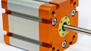 Der Linearantrieb hat bei einer Gesamtlänge von 63 mm einen Hub von 40 mm. Die Rotationsbewegung des Motors wird durch eine glatte Welle in eine Linearbewegung umgesetzt. (Bild: Ketterer)