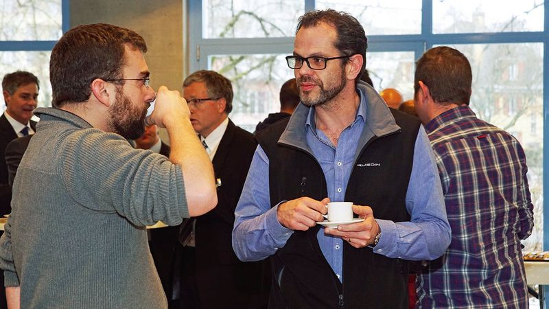 Ce séminaire est aussi l'occasion de rencontrer d'autres personnes activent dans des domaines similaires et de partager ses expériences autour d'un verre. (Swissmem)
