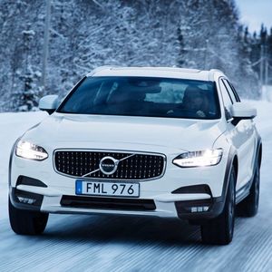 Auch von vorne ist der V90 Cross Country eine stattliche Erscheinung.