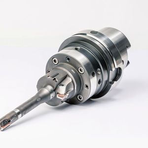 The optimized fine boring tool with guide pad technology for the finish machining of the base bore of the valve seat and valve guide. The EasyAdjust system with TEC cutting edge is now used for valve seat machining, offering higher efficiency and very simple handling.(Image: Mapal)