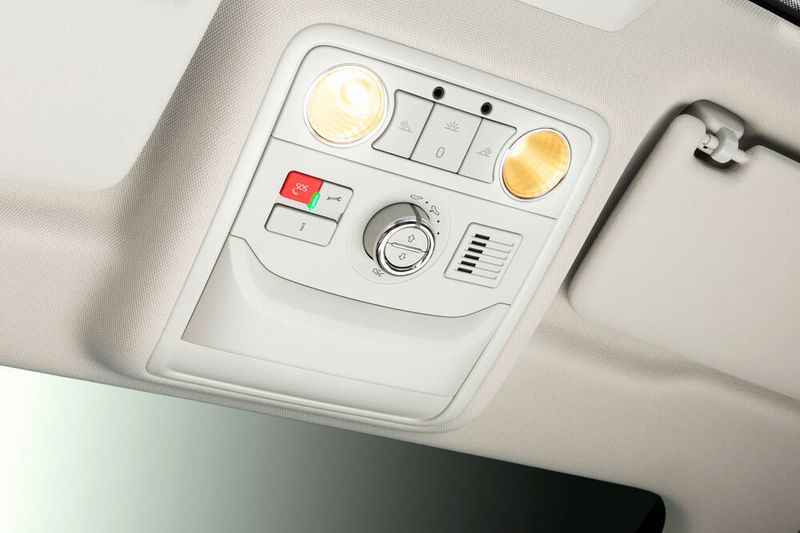Bessere Kunststoffe, mehr Farbe und Lichtambiente werten den Innenraum des Octavia auf. (Skoda)