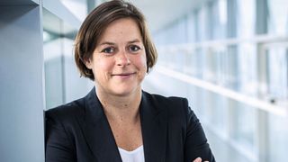 Annika Löwe ist seit Jahresbeginn die deutsche Markenchefin für Fiat und Abarth bei Stellantis. 2015 kam sie von Nissan zu Fiat Chrysler und war für den Importeur in Frankfurt im Marketing und im Aftersales aktiv. (Bild: Stellantis)