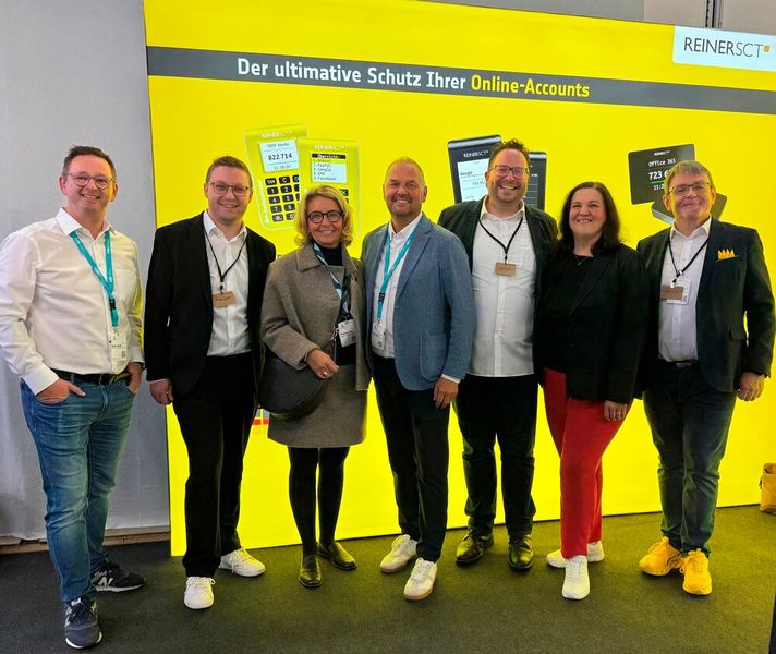 Herzlicher Empfang bei ReinerSCT, v.l. R. Stumpf, Ph. Sauter (ReinerSCT), St. Steen (ITB), Th. Peter, R. Eichhorn (ReinerSCT), L. Kos (ITB) A. Staiger (Reiner SCT). (Bild: Vogel IT-Medien)