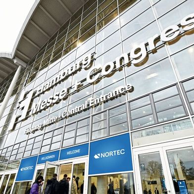 Produktion. Innovation. Zukunft. Als Fachmesse für Produktion bietet die Nortec in Hamburg alle zwei Jahre eine Plattform für die Industrie. (Bild: Messe Stuttgart)