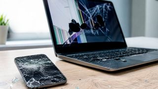 Kaputte Elektro- und Elektronikgeräte landen oft in der Schublade oder werden verbrannt. Dabei zeigt eine aktuelle Studie, dass Europa damit ein große Chance vertut, um sich bei kritischen Rohstoffen von Asien unabhängiger machen zu können ... (Bild: KI-generiert)