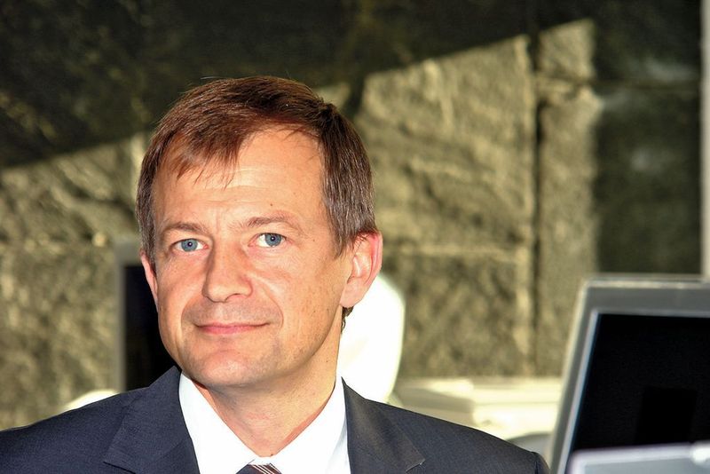 Klaus-Erik Schmid, Emposit: 