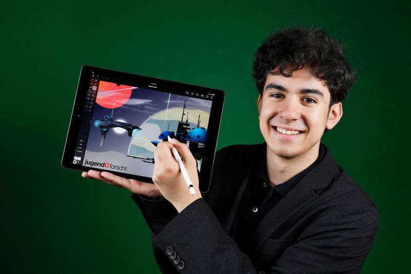 Der Bundessieger im Fachgebiet Mathematik/Informatik, Vladimir Danila (17) aus Nordrhein-Westfalen, entwickelte eine günstige Alternative zu professionellen Computerprogrammen, mit denen zum Beispiel Grafikdesigner auf dem Rechner aufwendig Bilder gestalten. Seine marktreife Software bietet einen vergleichbaren Funktionsumfang und läuft auf Smartphones oder Tablets. (Stiftung Jugend forscht e.V.)