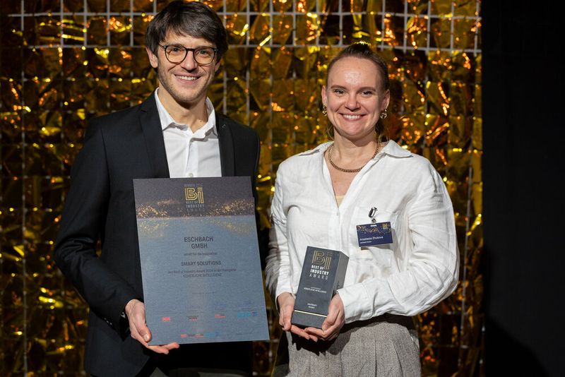 Die Erinnerungsbilder mit verdienter Trophäe durften natürlich nicht fehlen... (Bild: Vogel Communications Group)