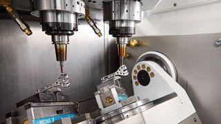 Das Fachpublikum kann an drei Messetagen beispielhafte Bearbeitungsprozesse für alle Anwenderbranchen sowie zahlreiche Maschinen-Highlights live erleben. (Bild: Chiron Group)