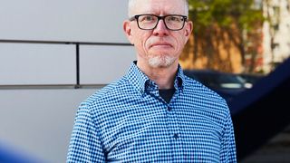 Forscht an neuartigen Pharma-Wirkstoffen gegen Krankheiten wie Krebs: Prof. Dr. Franz-Josef Meyer-Almes vom Fachbereich Chemie- und Biotechnologie der Hochschule Darmstadt. (Hochschule Darmstadt/Jens Steingässer)