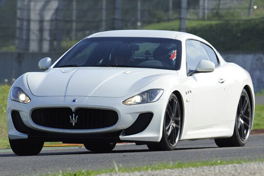 Der bisher schnellste und teuerste Maserati sprintet in 4,6 Sekunden von 0 auf Tempo 100 und erreicht eine Spitzengeschwindigkeit von 301 km/h. (Maserati)