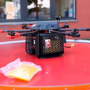 5G-Drohne mit parentaler Nahrung für Frühchen