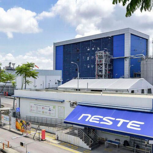 Neste plans to invest 1.5 billion euros to expand its existing biofuel refinery in Singapore. Neste plans to invest 1.5 billion euros to expand its existing biofuel refinery in Singapore.