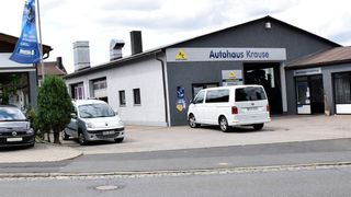 Der Betrieb liegt verkehrsgünstig an einer Einfallstraße nach Mitterteich. (Rubbel/ »kfz-betrieb«)