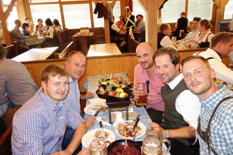 (v. r.) Melvin Schröder und Lars Mika, Nuvias, Daniel Mühlhauser, Bechtle, Leonhard Walther und Sebastian Leis, Fornax. (Bild: IT-BUSINESS)