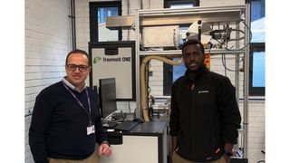 Professor Moataz Attallah (links) und Mohamed Said – Servicetechniker bei Freemelt. (Bild: Loughborough University)
