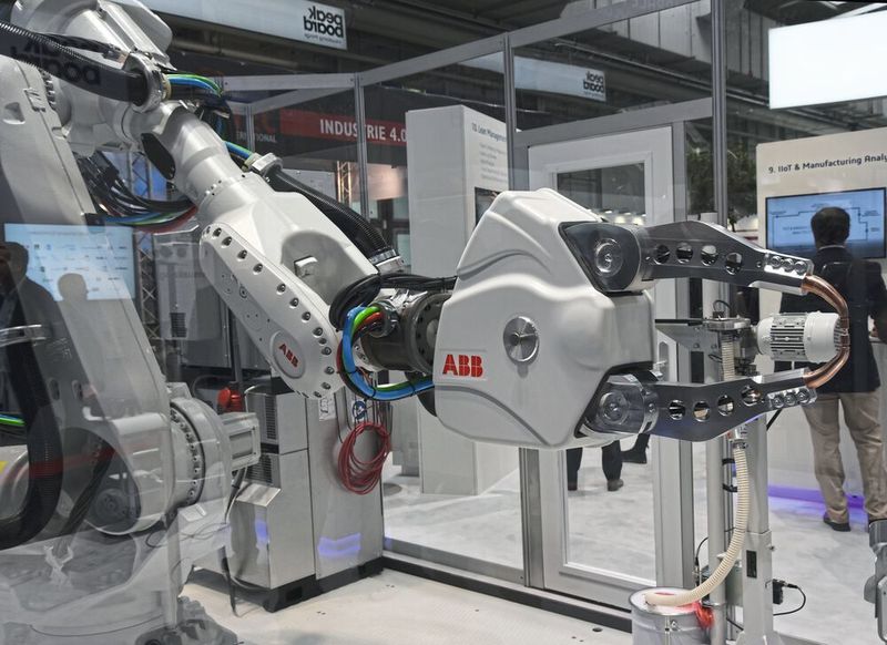Eine Roboterzelle von ABB veranschaulicht exemplarisch, wie die 3D-Experience-Plattform die Basis für Lösungen in der Industrie sein kann. (Stefanie Michel)