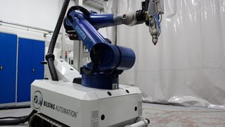 Jetzt wird das Highspeed-Laserauftragschweißen EHLA mobil, denn man hat diesen fahrbaren Roboter mit Laser, EHLA-Bearbeitungskopf und Pulverzufuhrsystem bestückt.  (Bild: Bilsing Automation)