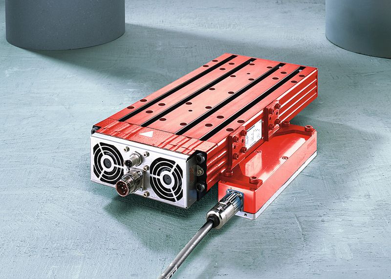Bild 1: Mit dem Linearmotor SL2 erreicht die Fügeeinheit annähernd Erdbeschleunigung. (Bild: SEW-Eurodrive)
