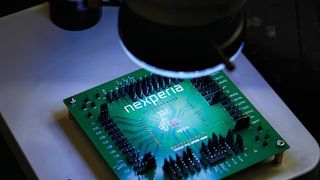 Noch kein Licht am Horizont! Nexperia hat seit einiger Zeit Lieferprobleme mit auch für die deutsche Automobilindustrie wichtigen Halbleiterchips. Zu den Gründen zählen ein juristischer Winkelzug der Niederlande und der Handelskonflikt mit den USA ... (Bild: Nexperia)