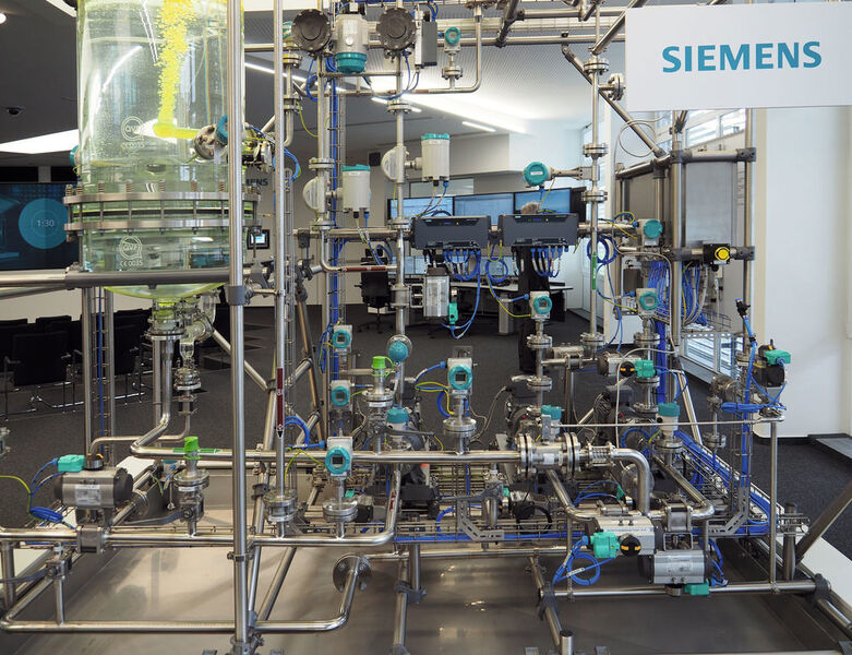 Industrie 4.0 muss man erleben und trainieren. Darum hat Siemens ein eigenes Democenter für Industrie 4.0-Applikationen am Standort Karlsruhe eröffnet. (Mühlenkamp)