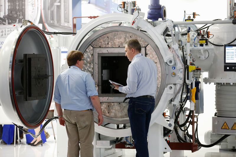Themen der Thermprocess sind technologische Trends rund um Industrieöfen, industrielle Wärmebehandlungsanlagen und thermische Verfahren für Edelmetalle, Hartmetalle, Keramik, Stahl und Eisen sowie im Bereich Bauelemente und Ausrüstungen sowie Betriebs- und Hilfsstoffe. (Messe Düsseldorf / ctillmann)