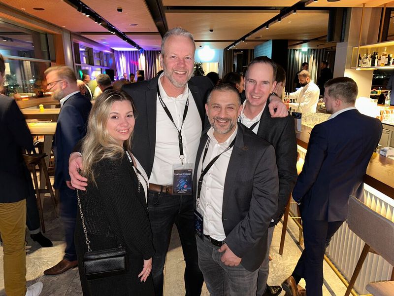 In der Distribtution geht keiner verloren, (v. l.) Serena Brumann, Markus Endejan (Office Partner), Joe Güneser (Tarox) und Michael Puls (Littlebit). (Bild: Vogel IT-Medien )