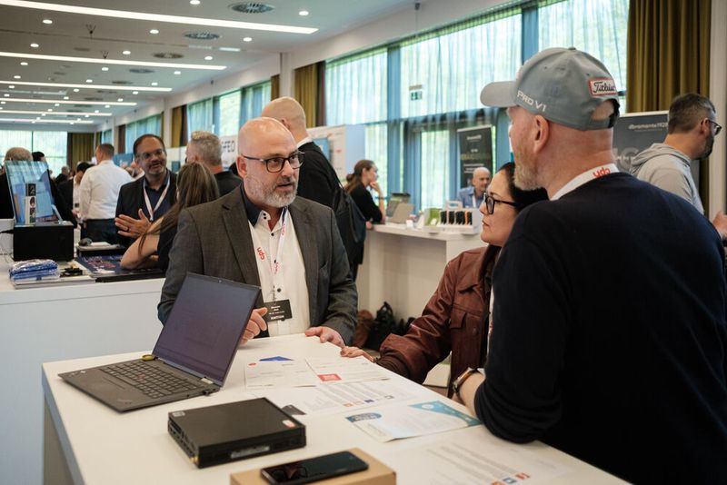 Alexander Koch (bbnet) im Gespräch mit Sai und Olaf Richter (macfreestyle) (Bild: CPN / Niklas Christensen)