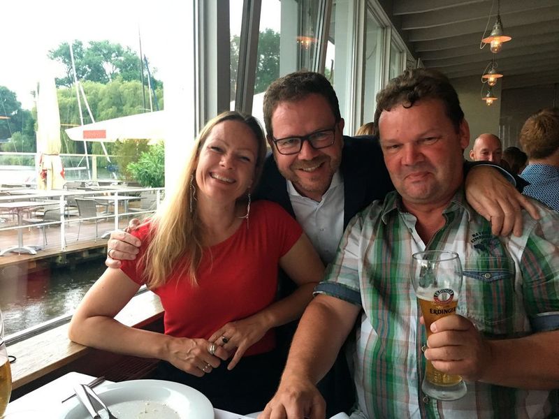 Hannah Lamotte (IT-BUSINESS) mit Lutz Hardge (AOC & MMD/Philips) und Karsten Steinke (Albacon) (Vogel IT-Medien GmbH)