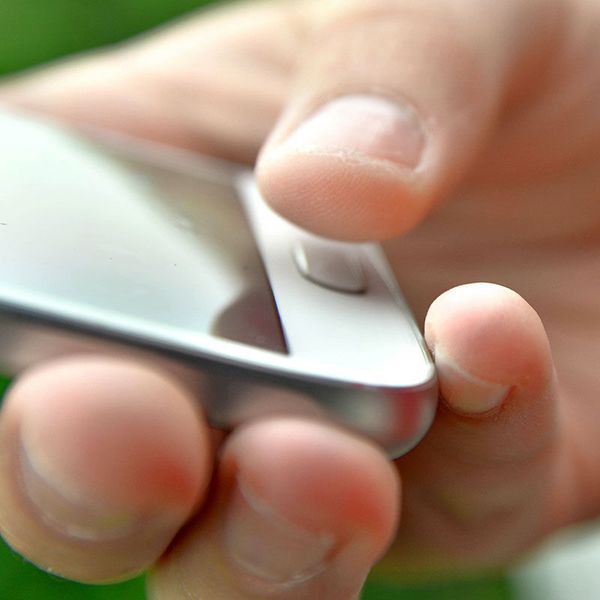 Biometrische Authentifizierung ermöglicht die Identifizierung eines berechtigten Anwenders über Fingerabdruck oder  Gesichtserkennung. (Pixabay)