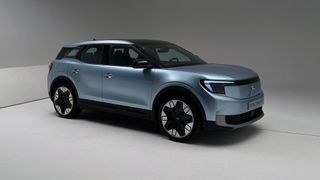 Der neue elektrische Ford Explorer greift auf die MEB-Plattform von Volkswagen zurück. Auch das nächste E-Auto aus europäischer Produktion wird die VW-Technik nutzen. Erst mit den elektrischen Versionen von Puma und Kuga kommt eine eigene E-Plattform. (Bild: Dirk Kunde)