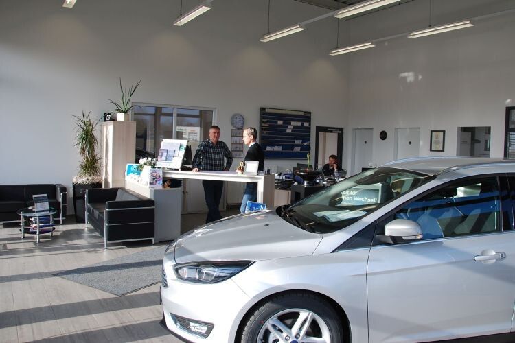 Das Kundenzentrum hat Platz für drei Ausstellungsfahrzeuge. (Foto: Rubbel)