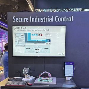 Offenes Ökosystem: Unter dem Motto „Secure Industrial Control“ präsentieren AMD und Bosch Rexroth dem Messepublikum, wie IT und OT auf einer einheitlichen Software-Architektur zusammenwachsen.(Bild:  mc/VCG)