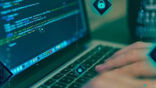 Cyberangriffe werden immer perfider und zwingen Unternehmen teils zur Zahlung von erheblichen Lösegeldern. Zudem können Hacker viele Schwachstellen einfach und der Ferne nutzen. (Bild: gemeinfrei // Pixabay)