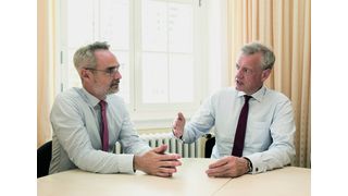 Diskutieren die Digitali­sierung im Gesundheitswesen und fördern dabei essentielle Fakten zutage: Kai Brüning (l.) und Prof. Dr. Ferdinand M. Gerlach. (Apo-Bank)