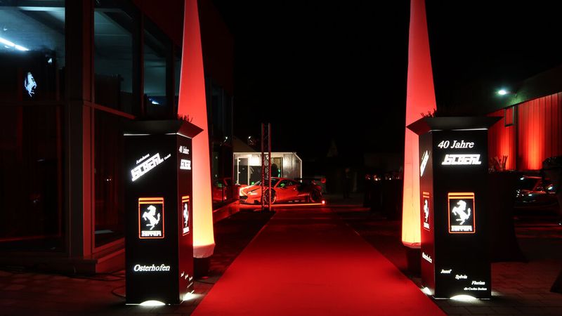 Die Dekoration zur Jubiläumsfeier wirkte bei Dunkelheit besonders edel. (Bild: Diehl – VCG)