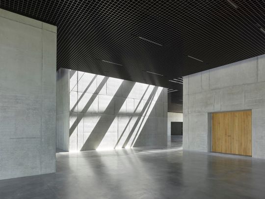 Architektur wird nicht nur als Statement verstanden, sondern auch als funktionale, dauerhafte Infrastruktur für Lernen und Austausch. (Bild:  Roland Halbe)