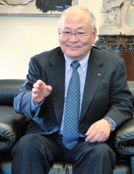 Mitsuo Okamoto, Präsident und CEO der Amada Co. Ltd., Isehara (Japan): „Wir bieten demBlechverarbeiter nicht nur eine Maschine, sondern immer eine, auf die Bedürfnisse des Kundenzugeschnittene Systemlösung an.“ (Bild: Kuhn)