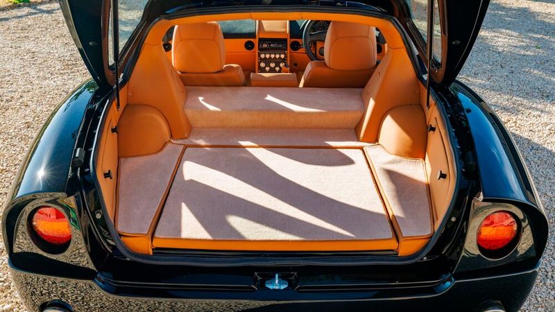 Unter anderem mit seinem großzügigen Kofferraum empfiehlt sich der Bristol Fighter als Gran Turismo. (Bild: Bristol Cars)