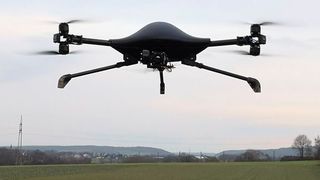 Die Drohnen von Viafly navigieren autonom in der dritten Dimension und werden zum Beispiel bei der Überwachung und Instandhaltung größerer Industrieanlagen eingesetzt.  (Viafly)