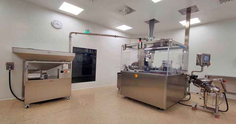 Bei der bei Aenova Münster installierten Kapselabfüllmaschine handelt es sich um eine Planeta 200 mit einer Geschwindigkeit von 100.000 Kapseln/Stunde, die später auf bis zu 200.000 Kapseln/Stunde skalierbar ist. (Bild: MG2)