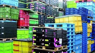 Viele Unternehmen nutzen standardisierte Ladungsträger, in jedem siebten Betrieb jedoch beträgt der Standardisierungsgrad nur maximal 25%. Im Durchschnitt setzen die von Fraunhofer befragten Firmen 44 verschiedene Ladungsträger-Varianten ein. Bild: Fraunhofer IML (Archiv: Vogel Business Media)