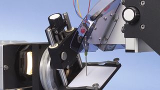 Krüss bietet für seine Kontaktwinkel-Messgeräte nun einen internen Neigetisch an.  (Bild: Krüss)