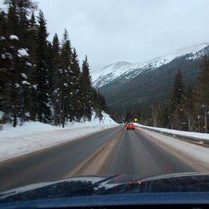 Die erste Bewährungsprobe für die rund 180 PS und exakt 500 Nm des Duramax-Triebwerks wartet bereits ein paar Meilen westlich von Denver.
